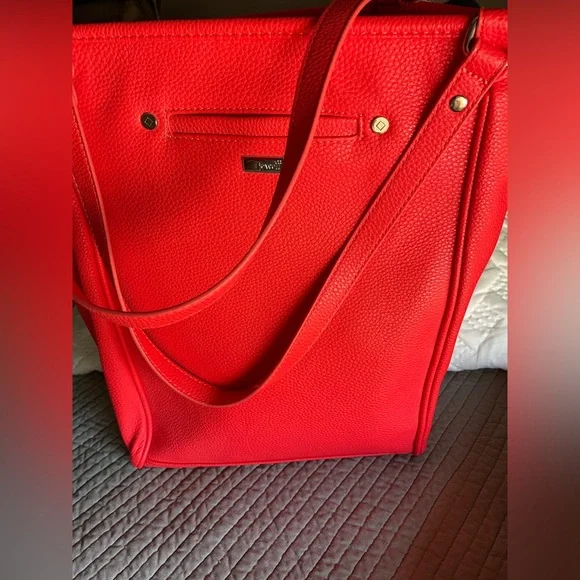 NWT RARE Thirty-One Daring Abbey byJewell Coral Faux Leather
9.5”Wx13.5”L  NWT - Picture 6 of 6